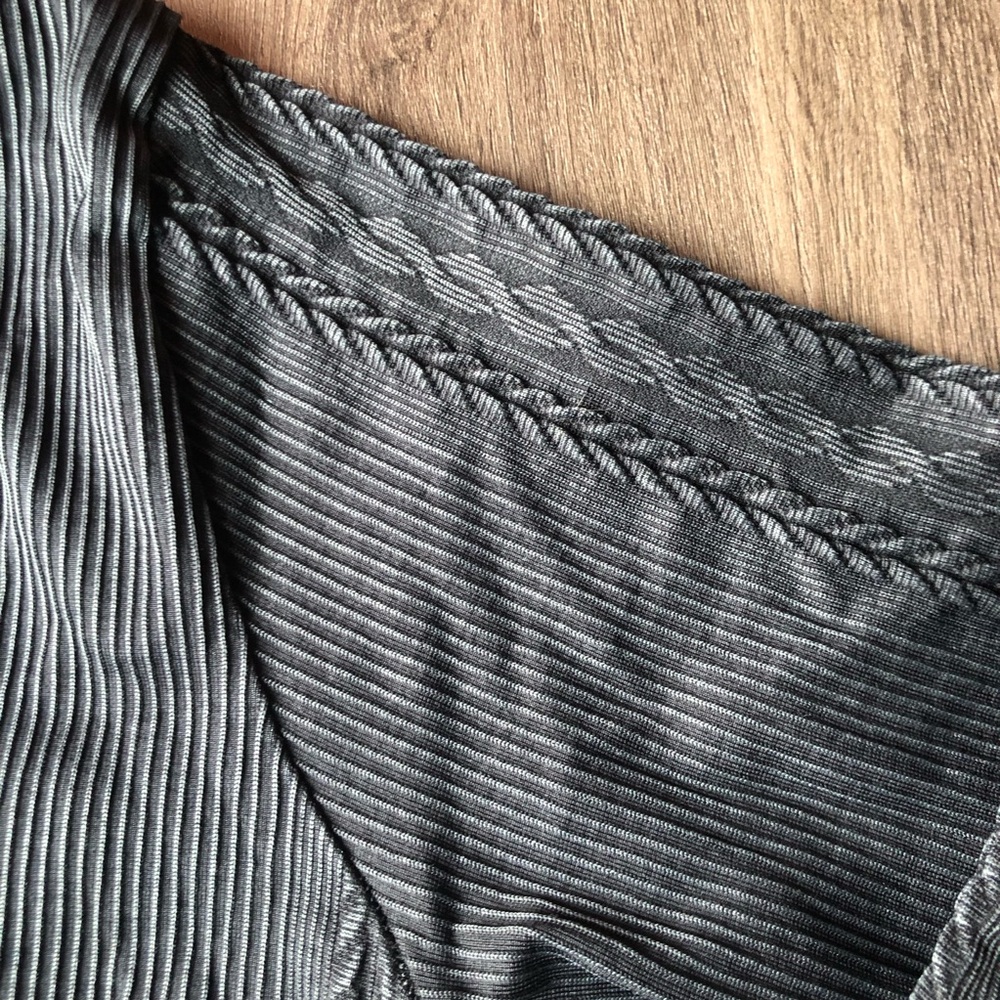 Aerie Offline Cropped Athletic Top Size XL Black Bodycon Workout Athleisure - Picture 4 of 10